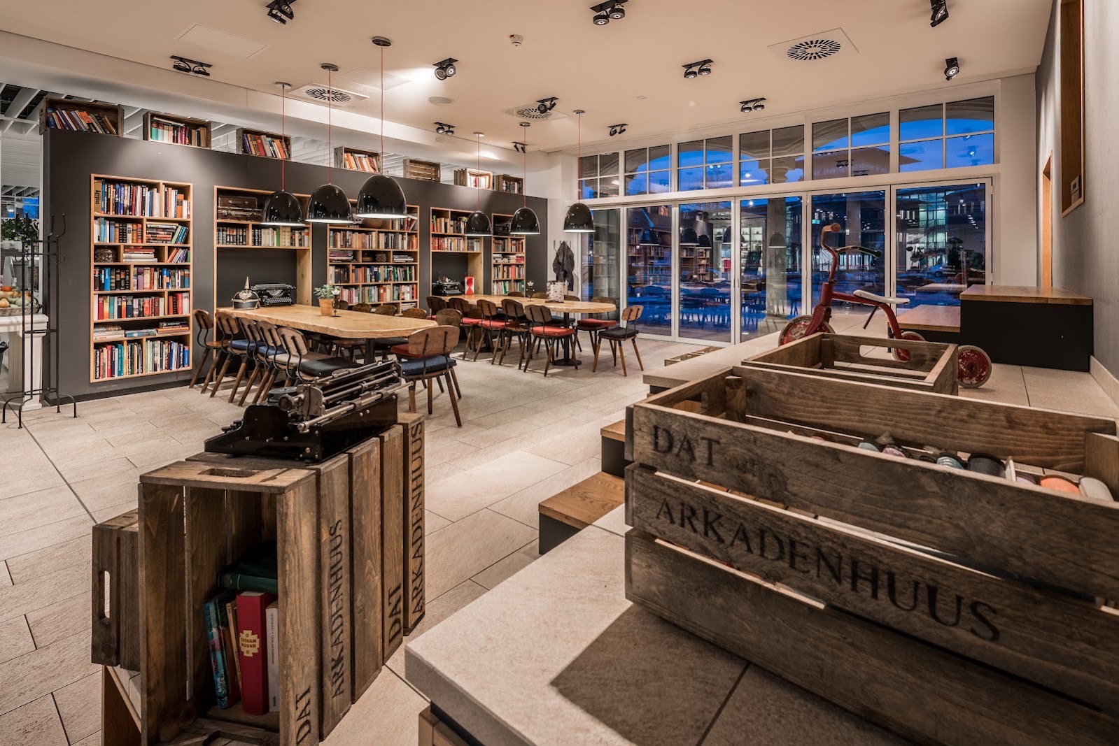 Bibliothek und Aufenthaltsbereich
